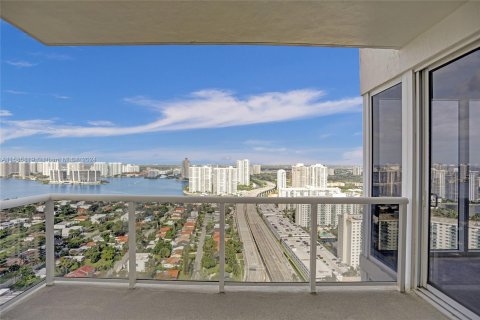 Condo in Sunny Isles Beach, Florida, 3 bedrooms  № 1326066 - photo 17