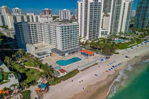 Studio in the Condo in Sunny Isles Beach, Florida  № 1325602 - photo 11