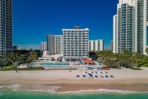 Studio in the Condo in Sunny Isles Beach, Florida  № 1325602 - photo 13