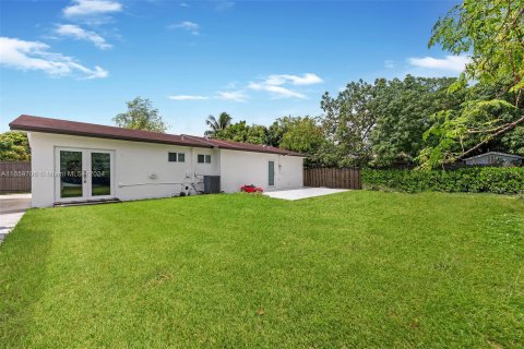 House in Pembroke Pines, Florida 4 bedrooms, 132.66 sq.m. № 1364908 - photo 10