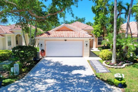 House in West Palm Beach, Florida 3 bedrooms, 185.9 sq.m. № 1102011 - photo 1