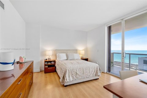 Condo in Miami Beach, Florida, 2 bedrooms  № 1327950 - photo 27