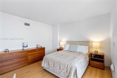 Condo in Miami Beach, Florida, 2 bedrooms  № 1327950 - photo 29