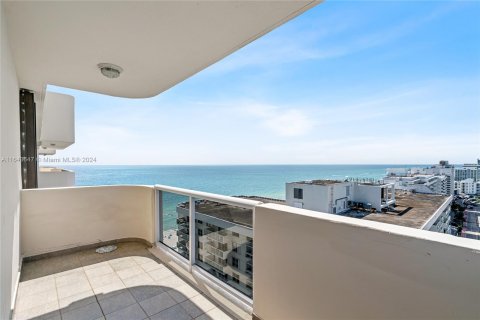 Condo in Miami Beach, Florida, 2 bedrooms  № 1327950 - photo 7