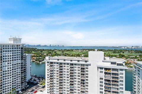 Condo in Miami Beach, Florida, 2 bedrooms  № 1327950 - photo 3