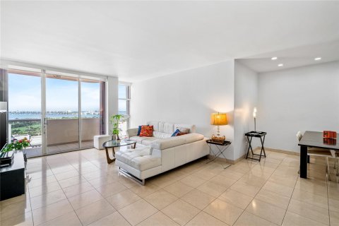 Condo in Miami Beach, Florida, 2 bedrooms  № 1327950 - photo 11