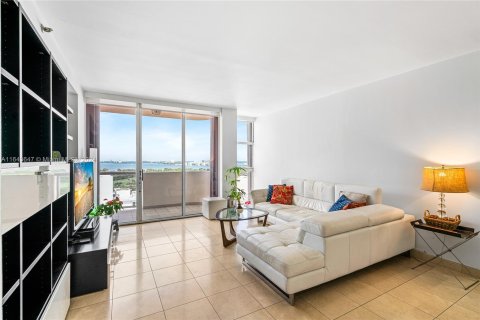 Condo in Miami Beach, Florida, 2 bedrooms  № 1327950 - photo 12