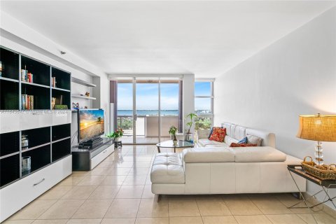 Condo in Miami Beach, Florida, 2 bedrooms  № 1327950 - photo 10