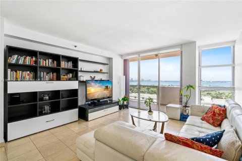 Condo in Miami Beach, Florida, 2 bedrooms  № 1327950 - photo 13