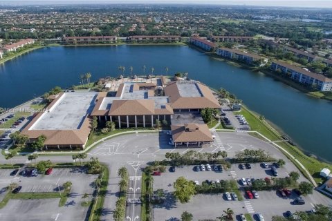 Copropriété à vendre à Pembroke Pines, Floride: 2 chambres, 95.88 m2 № 1316068 - photo 17