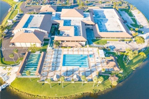 Copropriété à vendre à Pembroke Pines, Floride: 2 chambres, 95.88 m2 № 1316068 - photo 18