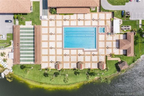 Copropriété à vendre à Pembroke Pines, Floride: 2 chambres, 95.88 m2 № 1316068 - photo 19