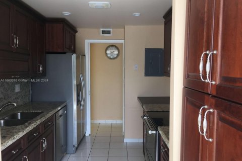 Condo in Sunny Isles Beach, Florida, 2 bedrooms  № 1380113 - photo 3