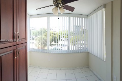 Condo in Sunny Isles Beach, Florida, 2 bedrooms  № 1380113 - photo 5