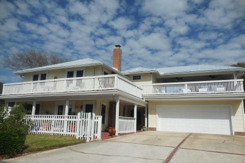 Villa ou maison à louer à Neptune Beach, Floride: 2 chambres, 76.92 m2 № 765806 - photo 1