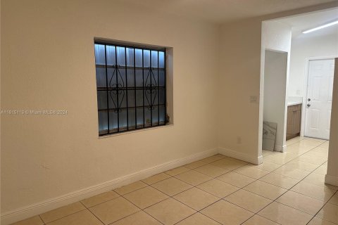 House in Miami, Florida 2 bedrooms, 62.43 sq.m. № 1242027 - photo 6