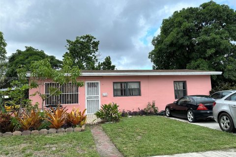 House in Miami, Florida 3 bedrooms, 150.69 sq.m. № 1242065 - photo 10