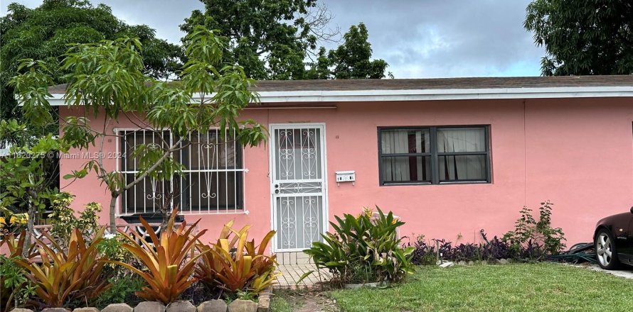 House in Miami, Florida 3 bedrooms, 150.69 sq.m. № 1242065