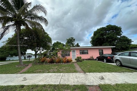 House in Miami, Florida 3 bedrooms, 150.69 sq.m. № 1242065 - photo 12