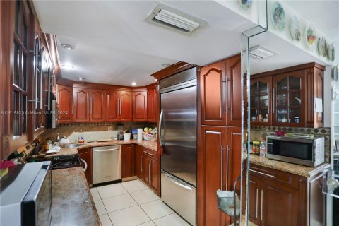 Condo in Miami Beach, Florida, 1 bedroom  № 1242011 - photo 2