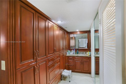 Condominio en venta en Miami Beach, Florida, 1 dormitorio, 118.08 m2 № 1242011 - foto 9