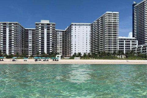 Condominio en venta en Miami Beach, Florida, 1 dormitorio, 118.08 m2 № 1242011 - foto 16