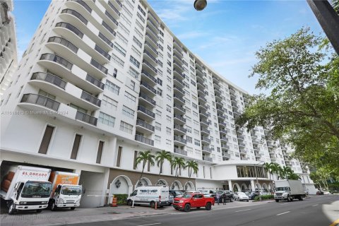 Condo in Miami Beach, Florida, 1 bedroom  № 1242011 - photo 15