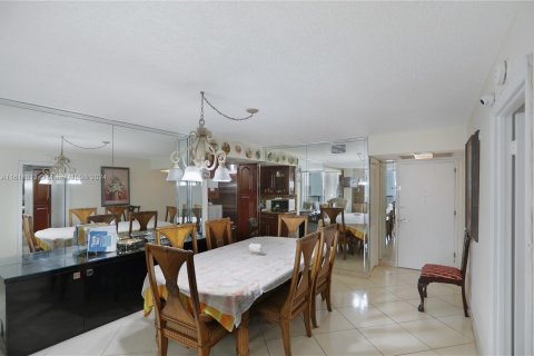 Condo in Miami Beach, Florida, 1 bedroom  № 1242011 - photo 4