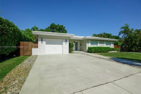 House in Miami Shores, Florida 3 bedrooms, 165.64 sq.m. № 1120378 - photo 1