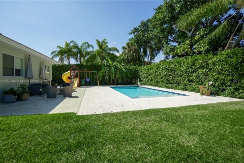 House in Miami Shores, Florida 3 bedrooms, 165.64 sq.m. № 1120378 - photo 18