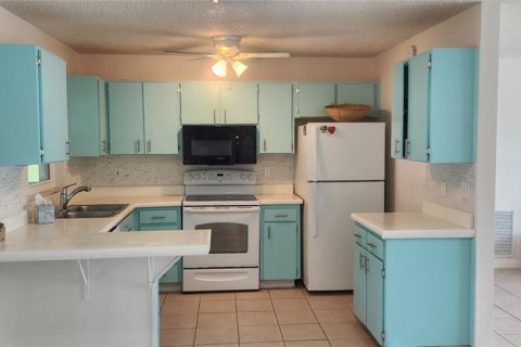 House in Port Charlotte, Florida 2 bedrooms, 106.09 sq.m. № 1385335 - photo 8