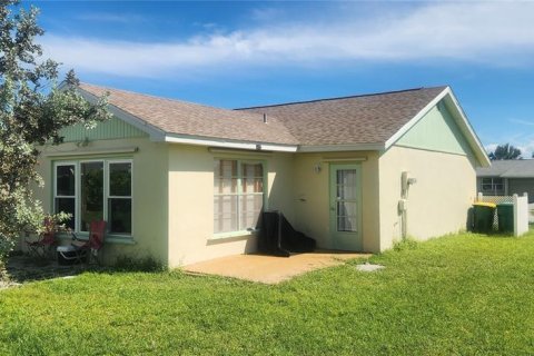 House in Port Charlotte, Florida 2 bedrooms, 106.09 sq.m. № 1385335 - photo 5