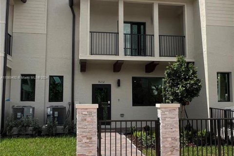 Townhouse in Doral, Florida 3 bedrooms, 199.65 sq.m. № 1119544 - photo 7