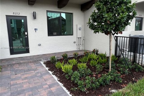 Townhouse in Doral, Florida 3 bedrooms, 199.65 sq.m. № 1119544 - photo 3