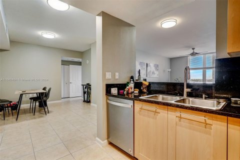 Copropriété à vendre à Fort Lauderdale, Floride: 2 chambres, 117.99 m2 № 1316350 - photo 17