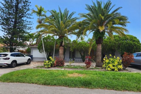 Casa en venta en Hallandale Beach, Florida, 3 dormitorios, 186.83 m2 № 1206742 - foto 1