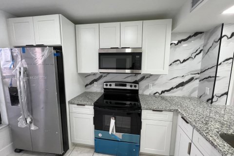 Condo in Oakland Park, Florida, 2 bedrooms  № 1385974 - photo 5