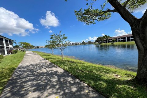 Condo in Oakland Park, Florida, 2 bedrooms  № 1385974 - photo 3