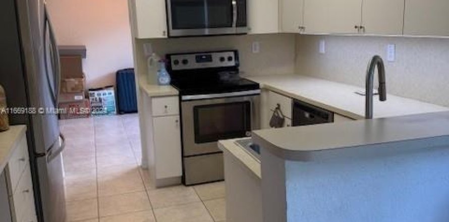 Condo in Miami, Florida, 4 bedrooms  № 1386021