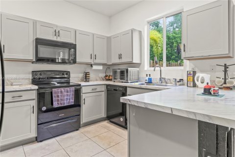 Adosado en venta en Miami Gardens, Florida, 3 dormitorios № 1403052 - foto 14