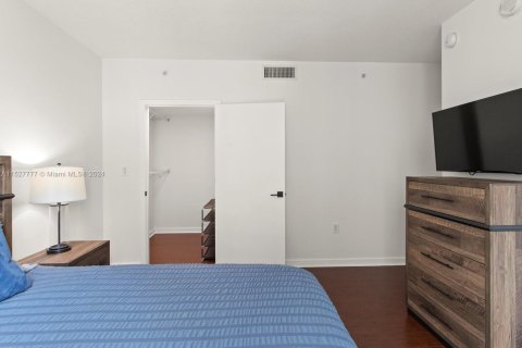 Condo in Miami, Florida, 2 bedrooms  № 991494 - photo 24