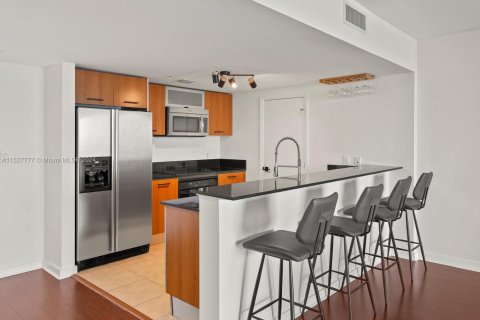 Condominio en venta en Miami, Florida, 2 dormitorios, 125.42 m2 № 991494 - foto 14