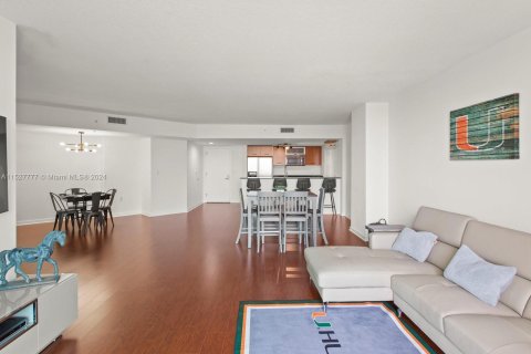 Condominio en venta en Miami, Florida, 2 dormitorios, 125.42 m2 № 991494 - foto 16
