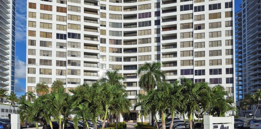 Condominio en Hollywood, Florida, 1 dormitorio  № 5907