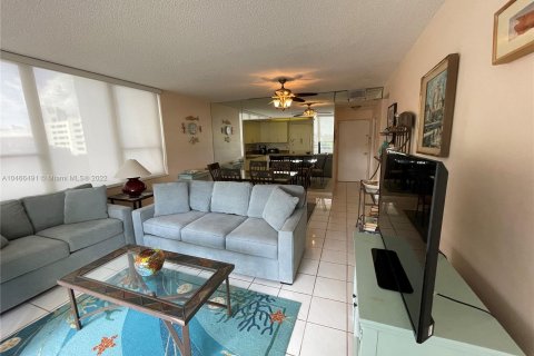 Condominio en alquiler en Hollywood, Florida, 2 dormitorios, 116.13 m2 № 5911 - foto 4