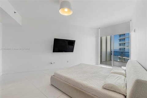 Condo in Sunny Isles Beach, Florida, 2 bedrooms  № 1291124 - photo 25