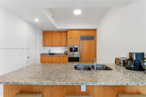 Condo in Sunny Isles Beach, Florida, 2 bedrooms  № 1291124 - photo 11