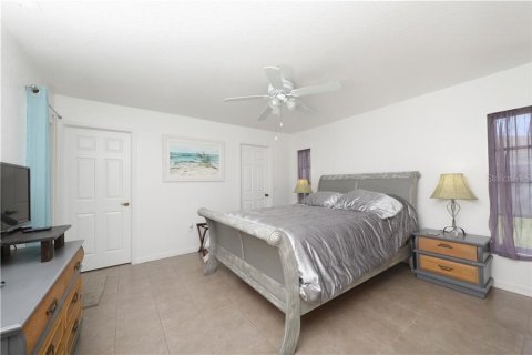 Villa ou maison à louer à Port Charlotte, Floride: 2 chambres, 85.19 m2 № 213404 - photo 15