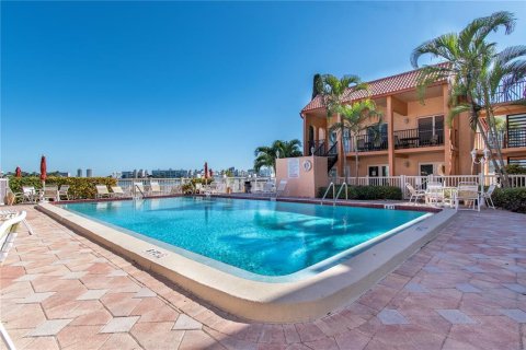 Condominio en alquiler en Saint Pete Beach, Florida, 2 dormitorios, 93.37 m2 № 1369662 - foto 2