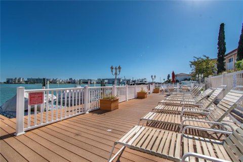 Condominio en alquiler en Saint Pete Beach, Florida, 2 dormitorios, 93.37 m2 № 1369662 - foto 4